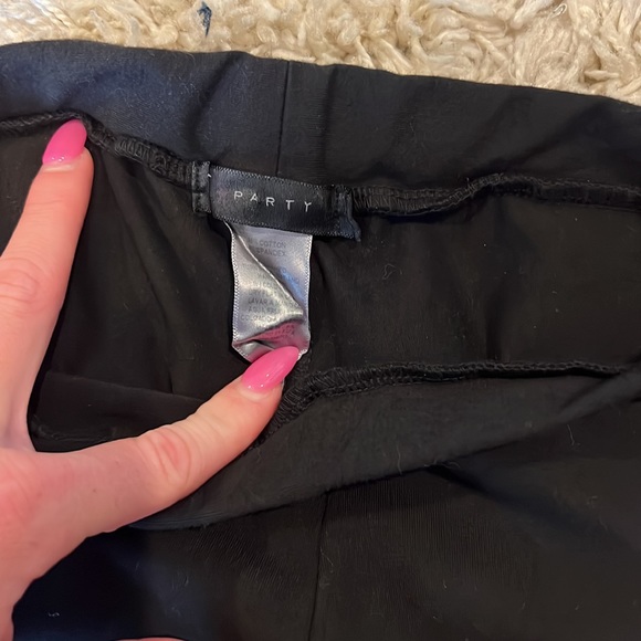 Black Boutique Hole Leggings - Picture 3 of 3